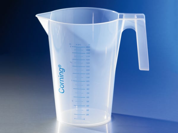 Polypropylene beaker with handle and spout