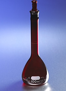 PYREX® Low Actinic Class A Volumetric Flask